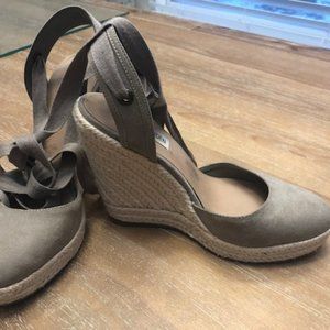 Steve Madden Taupe/Olive Wedge Espadrilles